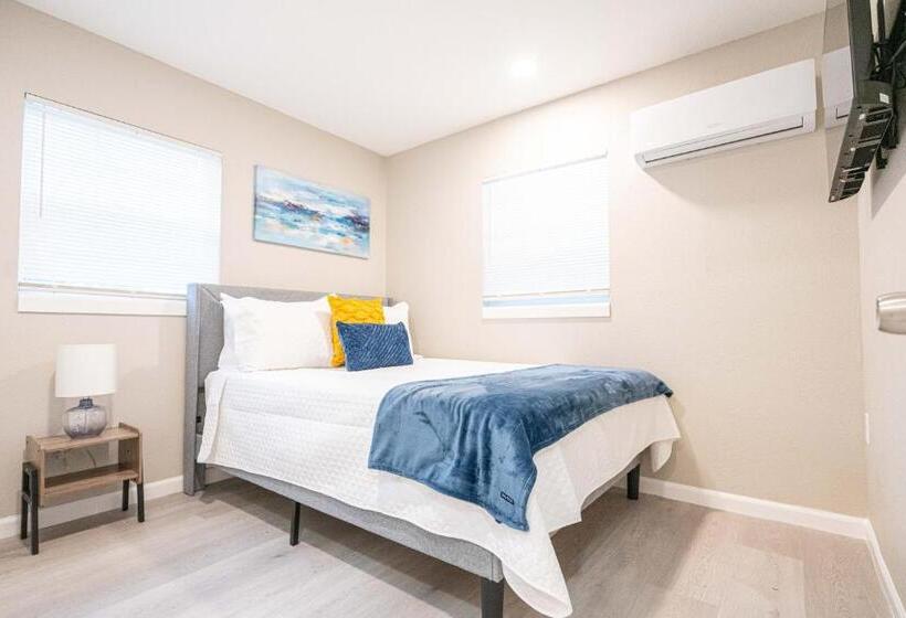 آپارتمان 1 خوابه همکف, University Serenity Suites 14th