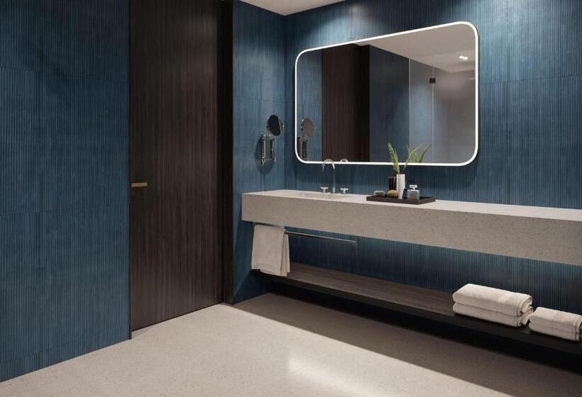 מיטת קינג בסוויטה, Dorothea Hotel, Budapest, Autograph Collection