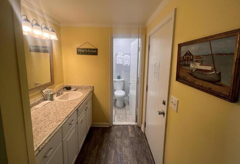 غرفة قياسية مطلّة علي البحر مزوَّدة بشُرفة, Sea Vista Motel