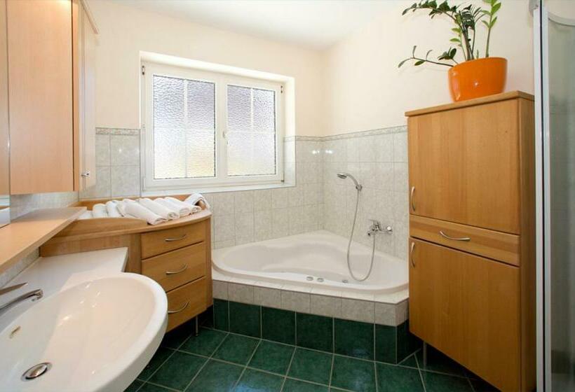 آپارتمان 2 خوابه با بالکن, Abelhof