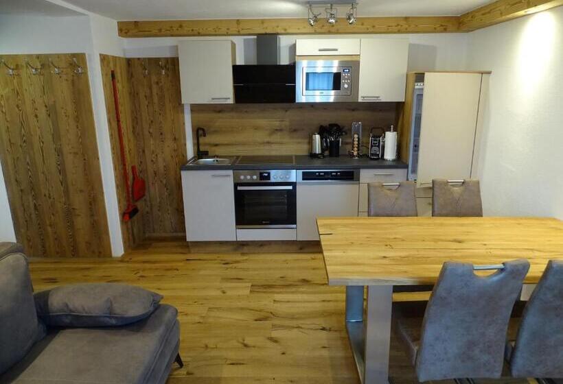 1 Bedroom Apartment Lake View, Altroiterhof