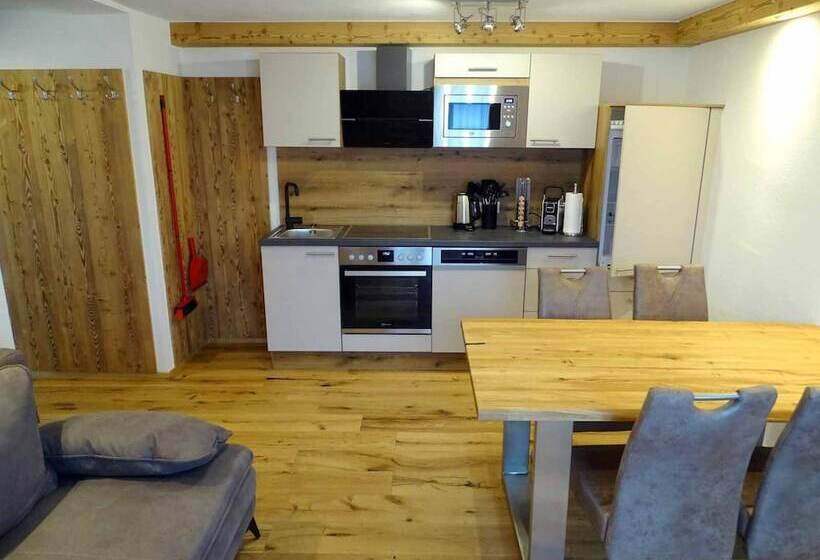 1 Bedroom Apartment Lake View, Altroiterhof