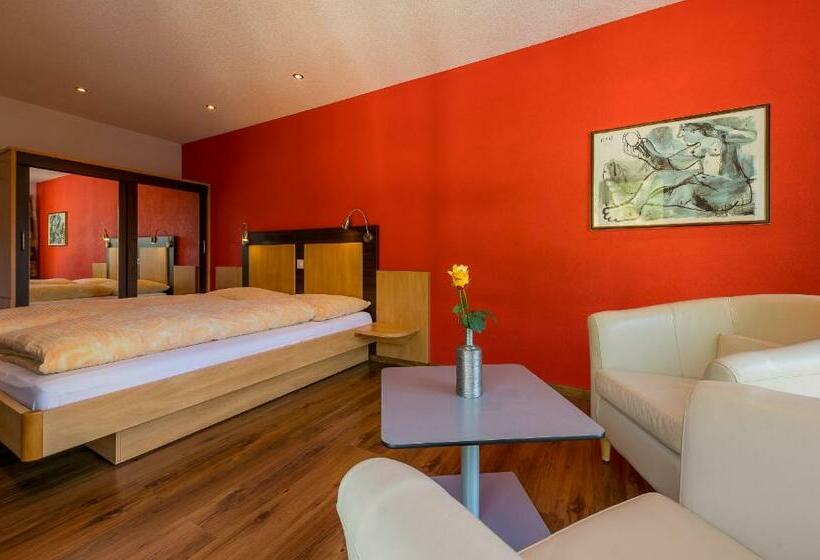 חדר סופריור, Blattnerhof