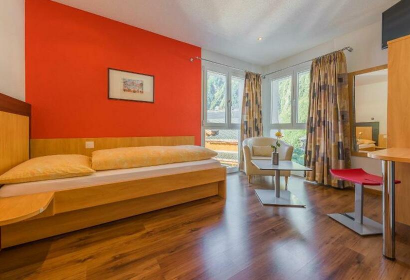 חדר סטנדרט יחיד, Blattnerhof