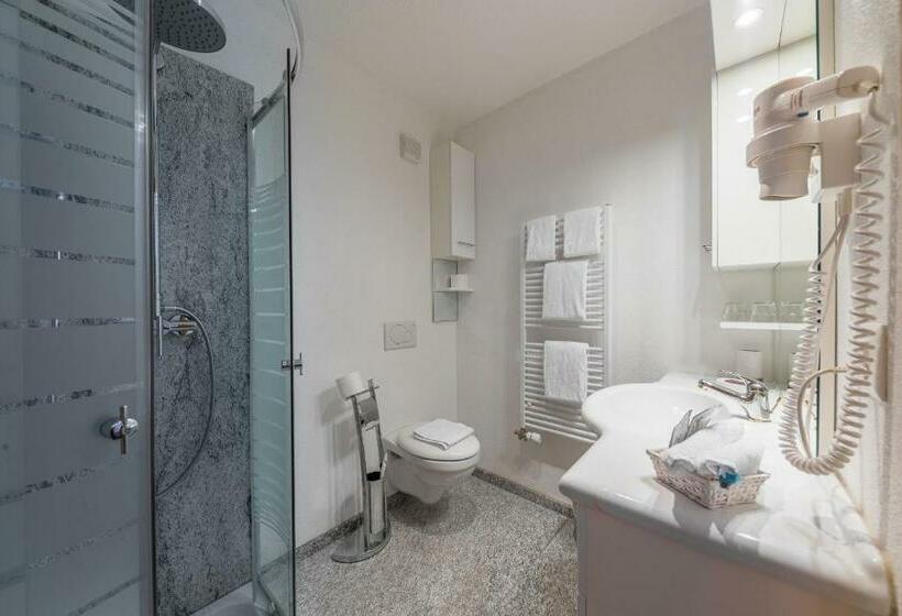 חדר סופריור, Blattnerhof