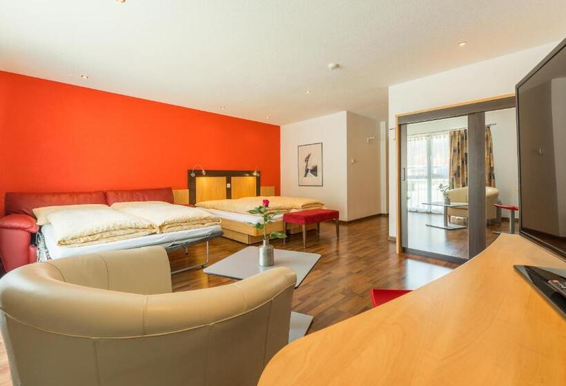 חדר משפחתי, Blattnerhof