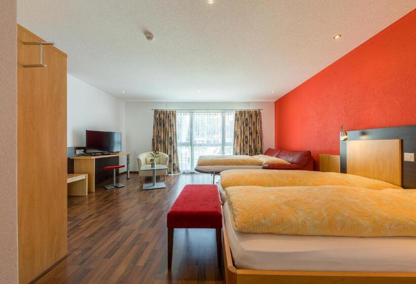 חדר משפחתי, Blattnerhof