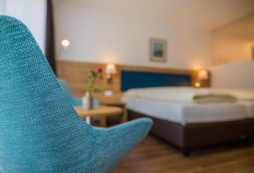 חדר דלוקס, Blattnerhof