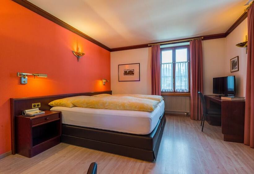 חדר סטנדרט, Blattnerhof