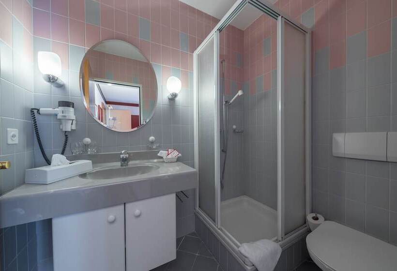 חדר סטנדרט, Blattnerhof