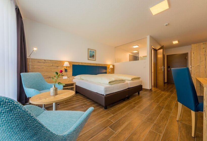 חדר דלוקס, Blattnerhof