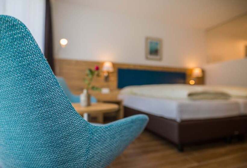 חדר דלוקס, Blattnerhof