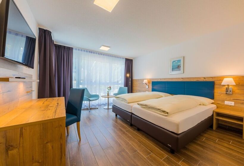 חדר דלוקס, Blattnerhof