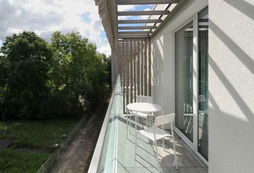 高级大房间, De La Source