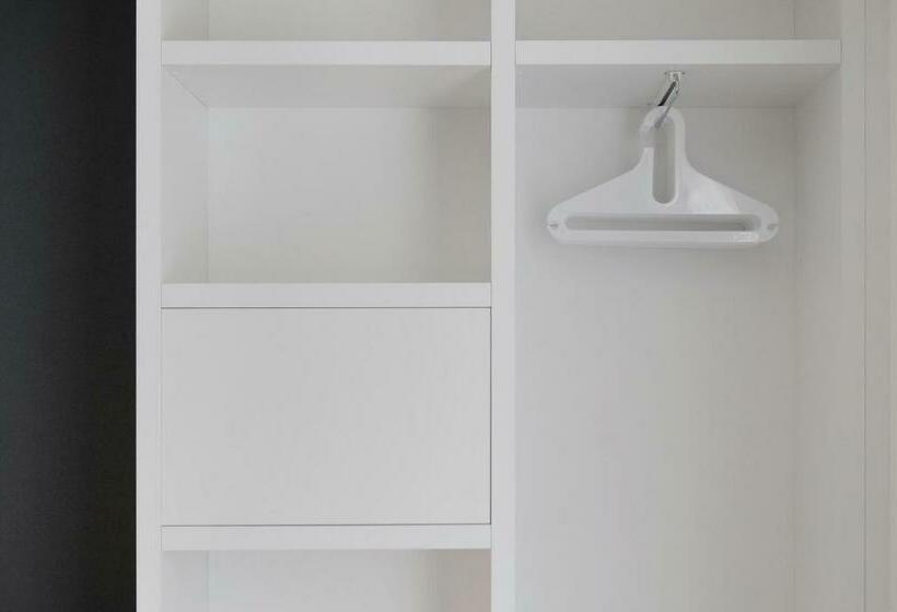 标准间, De La Source