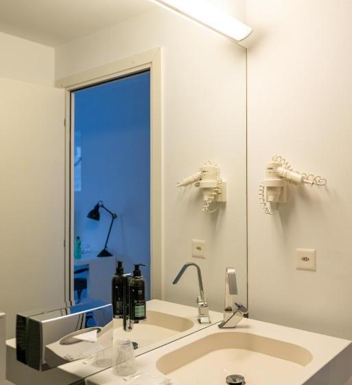 标准间, De La Source