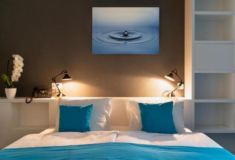 标准间, De La Source