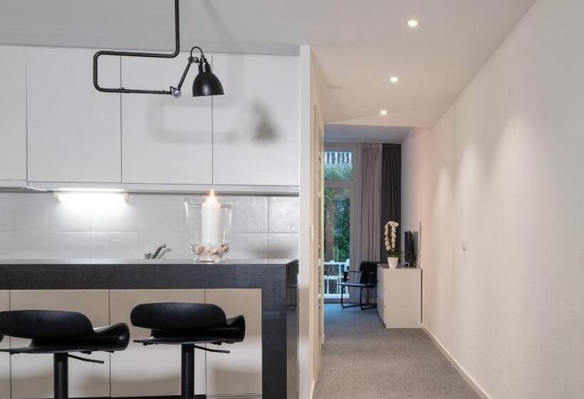 家庭工作室, De La Source