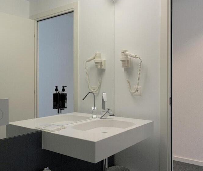 标准间, De La Source