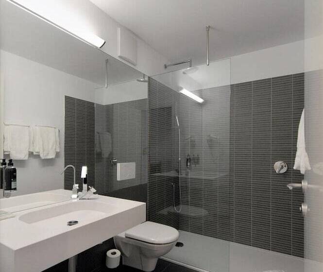 标准间, De La Source