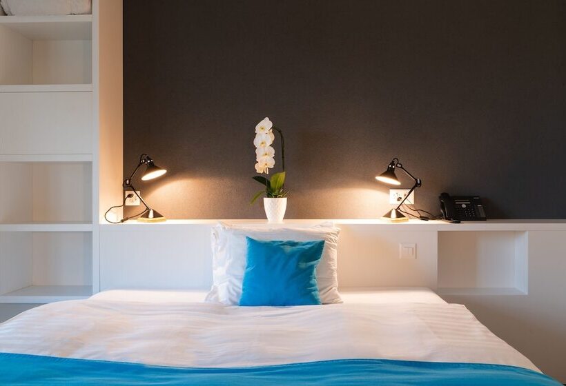 高级大房间, De La Source