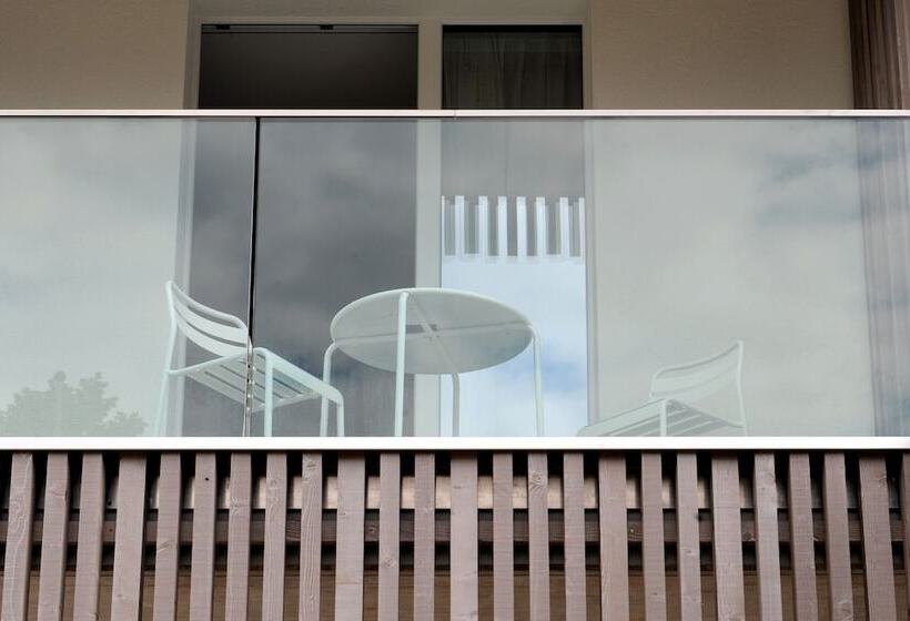 高级大房间, De La Source