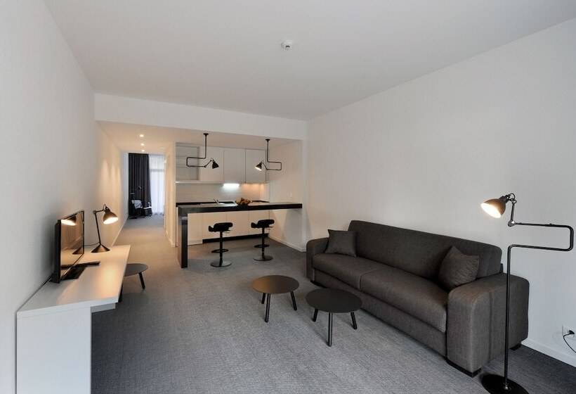 家庭工作室, De La Source