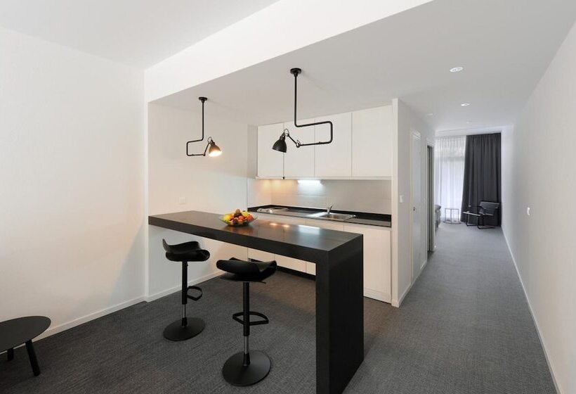 家庭工作室, De La Source