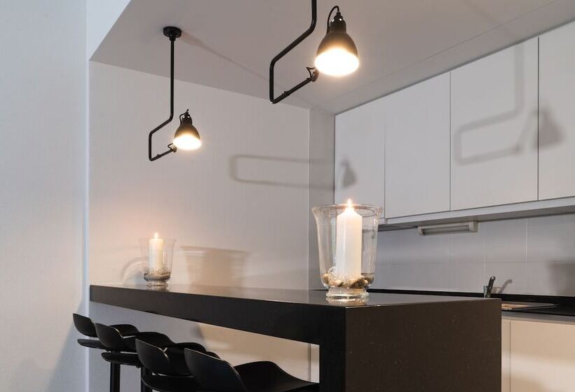 家庭工作室, De La Source