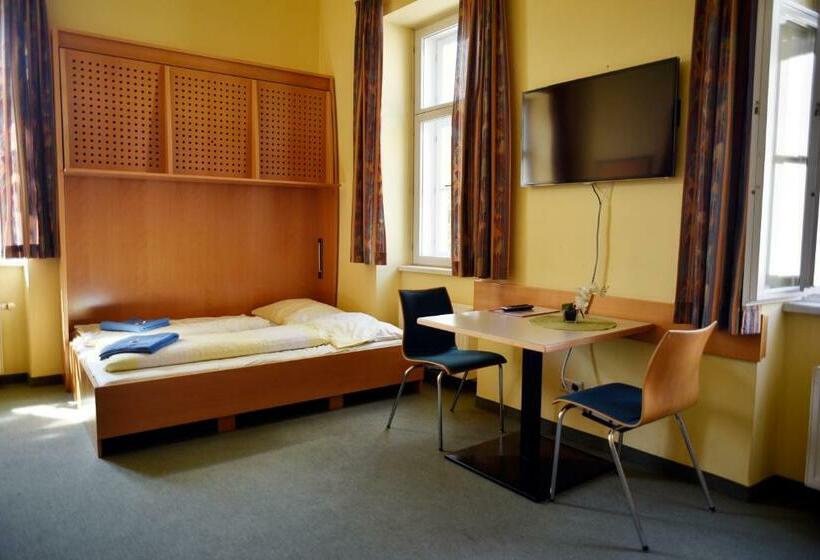スタンダード４人部屋, Junges Hotel Tulln