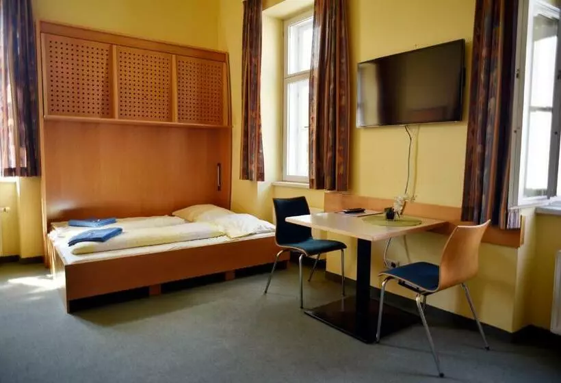 スタンダード４人部屋, Junges Hotel Tulln