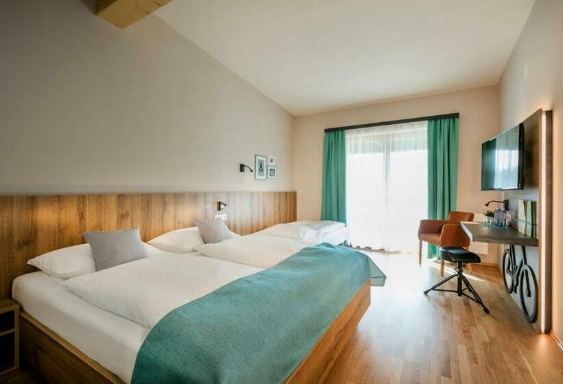 Номер Стандарт Трехместный, Jufa Hotel Erlaufsee