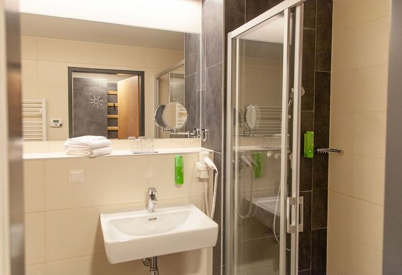 Номер Стандарт Трехместный, Jufa Hotel Erlaufsee