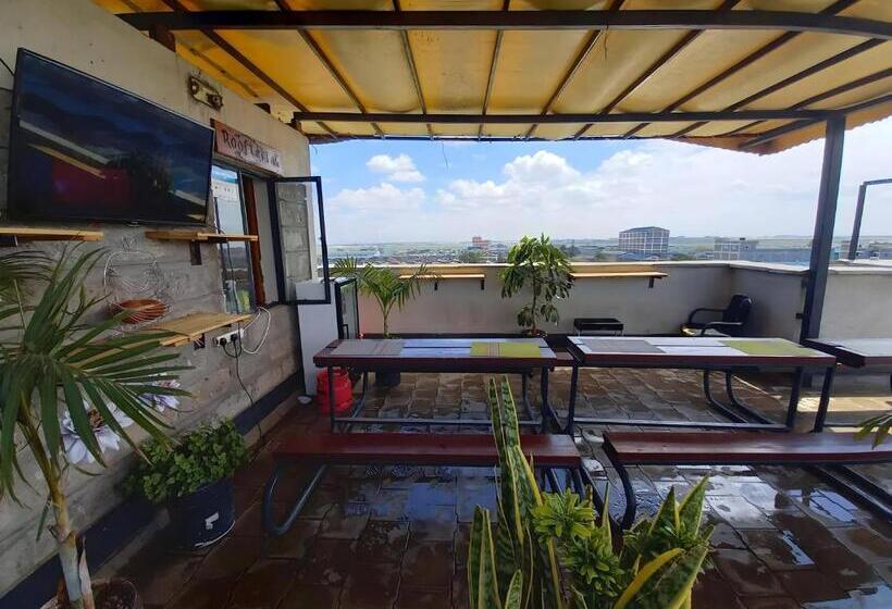 اتاق استاندارد یک نفره, Tsavo Studios