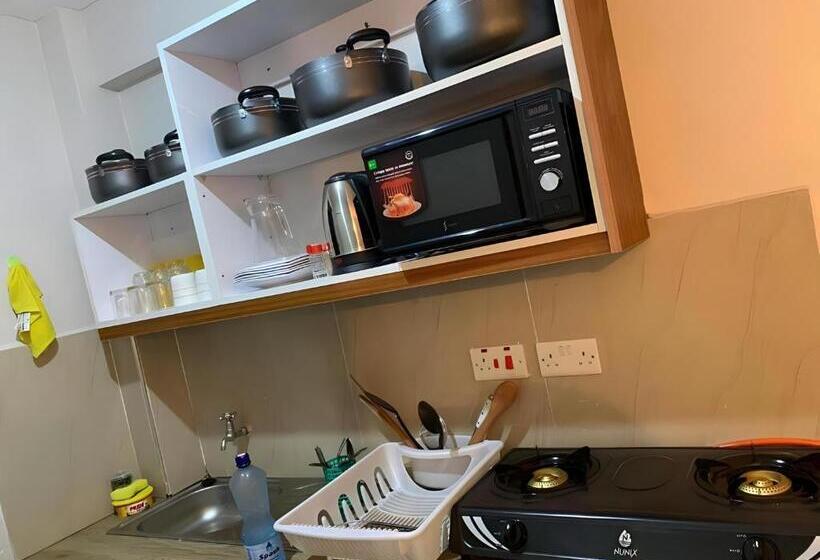 اتاق استاندارد یک نفره, Tsavo Studios