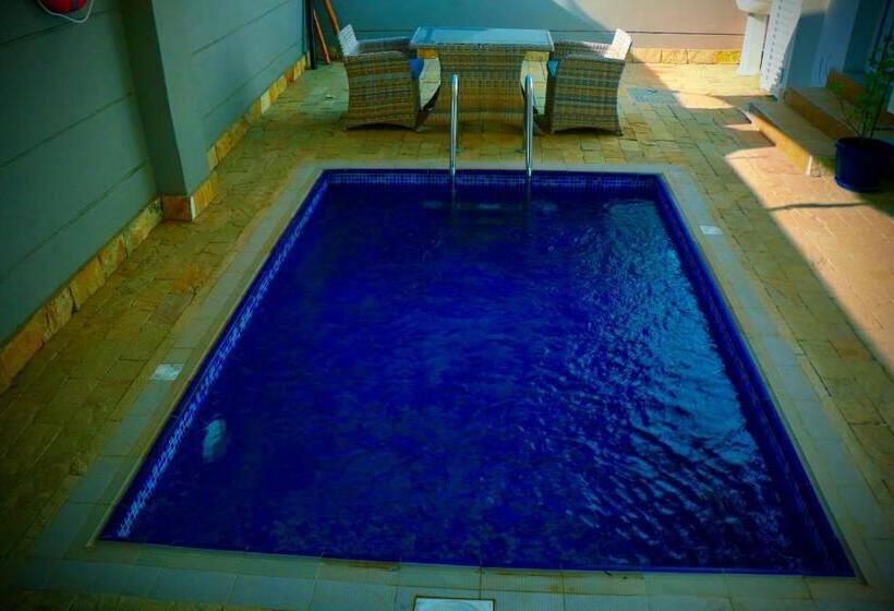 سوییت با استخر, Coastline Resort