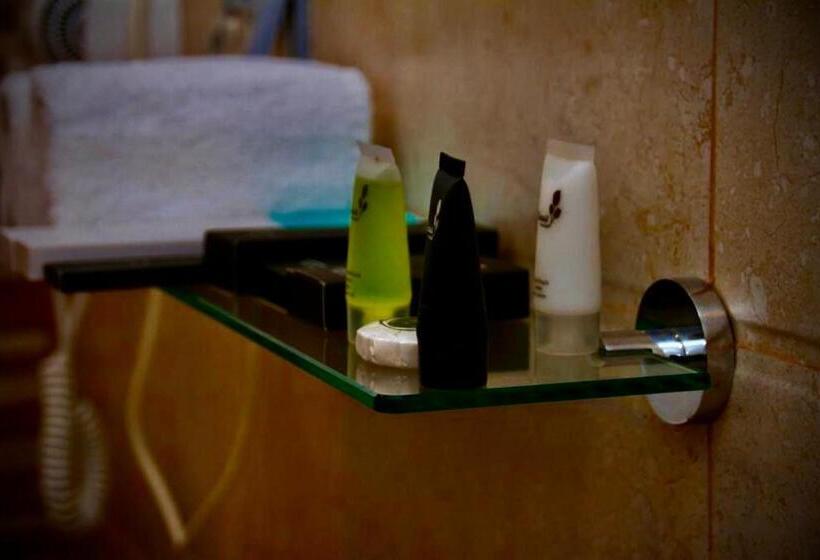 سوییت با استخر, Coastline Resort