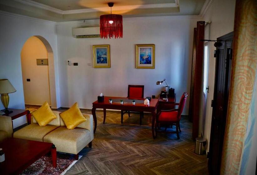 سوییت با استخر, Coastline Resort