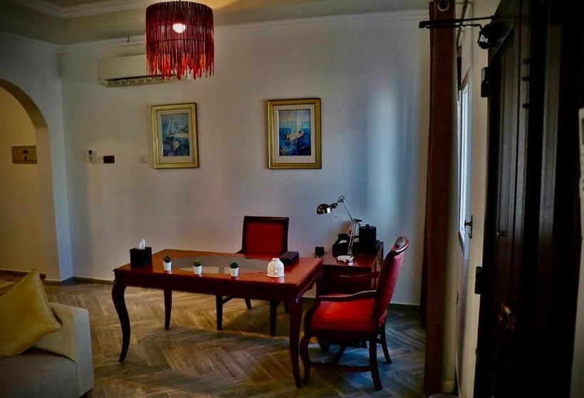 سوییت با استخر, Coastline Resort