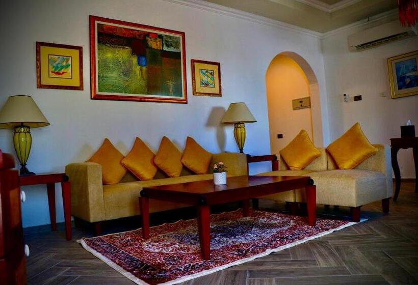 سوییت با استخر, Coastline Resort