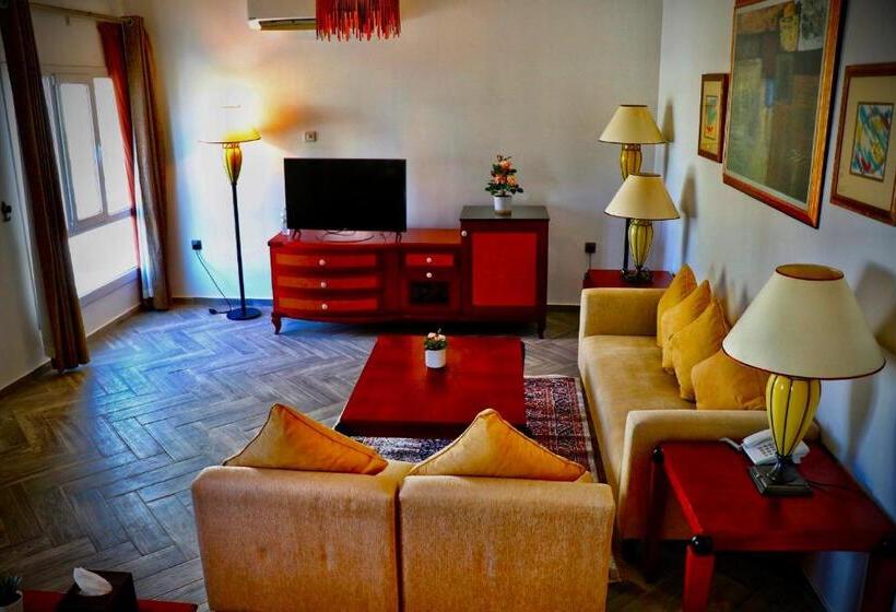 سوییت با استخر, Coastline Resort