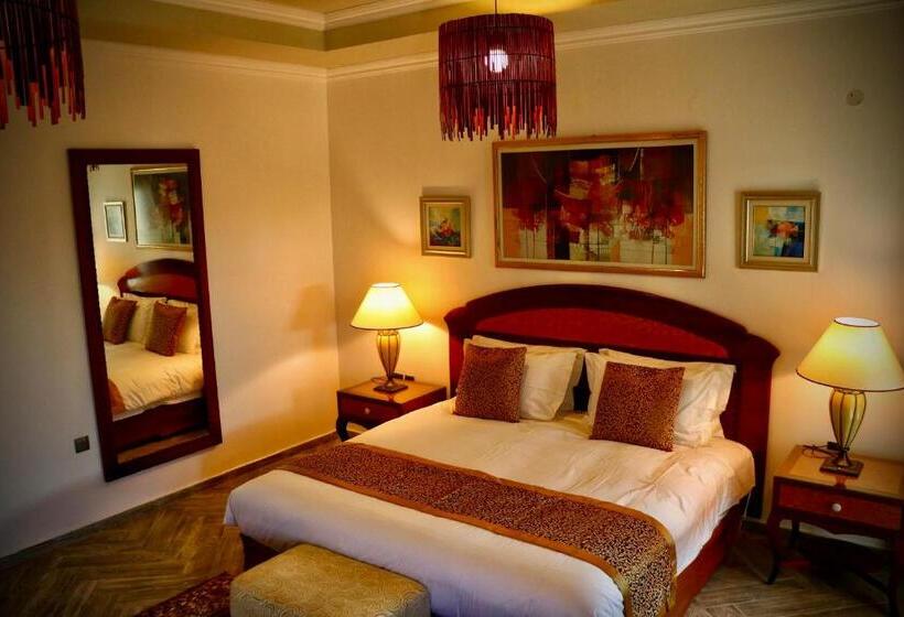 سوییت با استخر, Coastline Resort