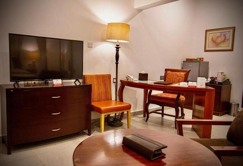 اتاق لوکس با تخت بزرگ, Coastline Resort