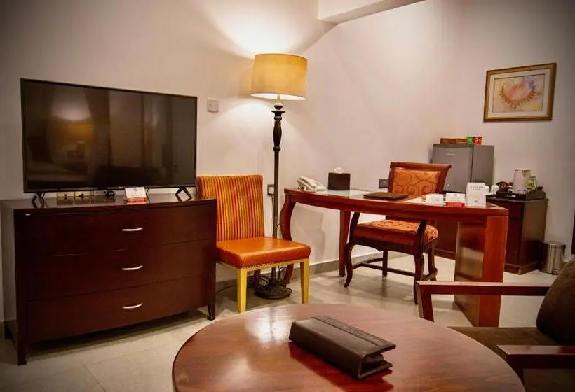 اتاق لوکس با تخت بزرگ, Coastline Resort