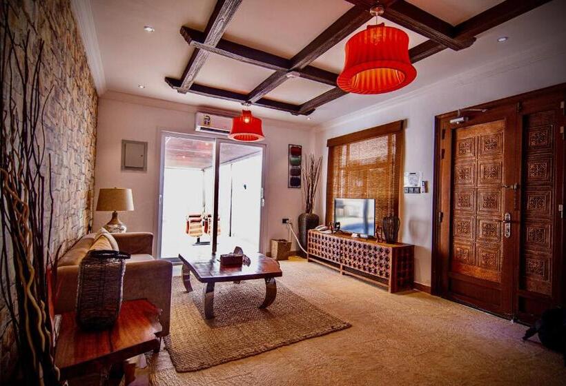 سوییت لوکس, Coastline Resort