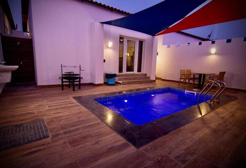 سوییت سوپریور, Coastline Resort