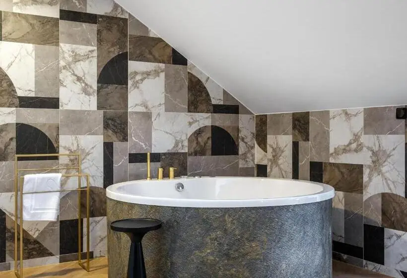 Sviitti Poreallas, Golden Queen Deluxe Jacuzzi Apartments   Old Town