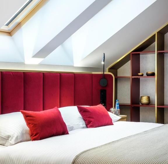 Люкс с гидромассажем, Golden Queen Deluxe Jacuzzi Apartments   Old Town