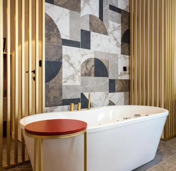 Standard-studio, Golden Queen Deluxe Jacuzzi Apartments   Old Town