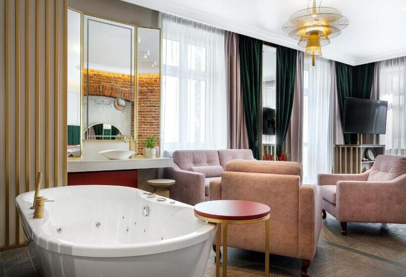 Студия Стандарт, Golden Queen Deluxe Jacuzzi Apartments   Old Town